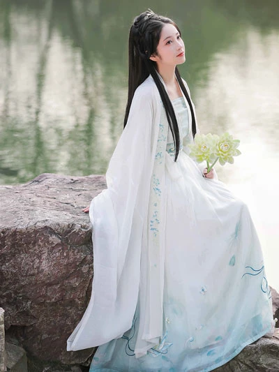 Flowers to Highlight Your Spring Hanfu Attire-24