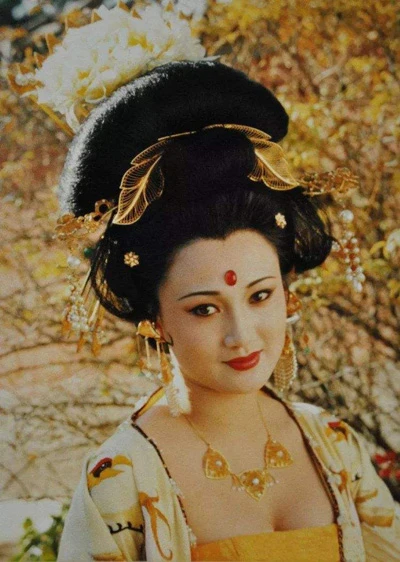 Tang Flourishing Period: the Age of Yang Guifei's Heavy Red Makeup-1