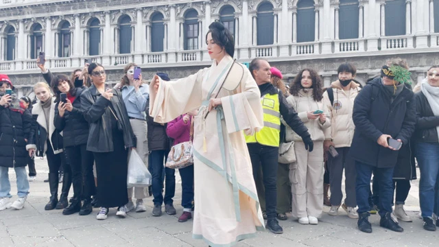 Traditional Hanfu Debuts at Venice Carnival-7