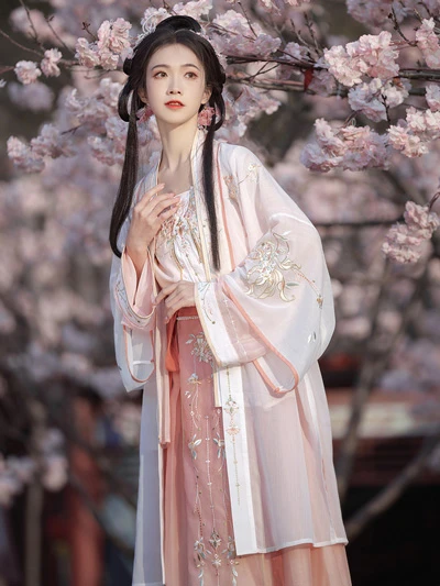 Bloom in Style: Recommended Spring Hanfu for the Flower Season-13