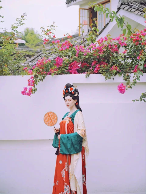 Can Foreigners Wear Hanfu? 3 Non-Chinese Ladies' Experience Tells You the Answer-3