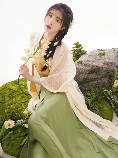 4 Simple Hanfu Hair Styles to Match Modern Hanfu Easily-9