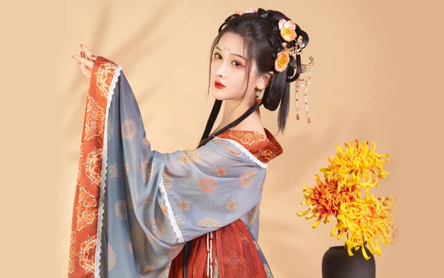 Exploring the Allegory of Chinese Color Theory in Traditional Dress-24