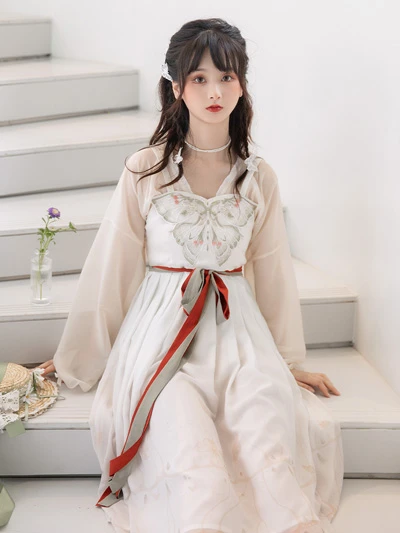 Hanfu Fashionization and Unique Tailoring System: Traditional Craftsmanship Meets Modernist-7