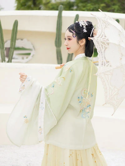 Flowers to Highlight Your Spring Hanfu Attire-26