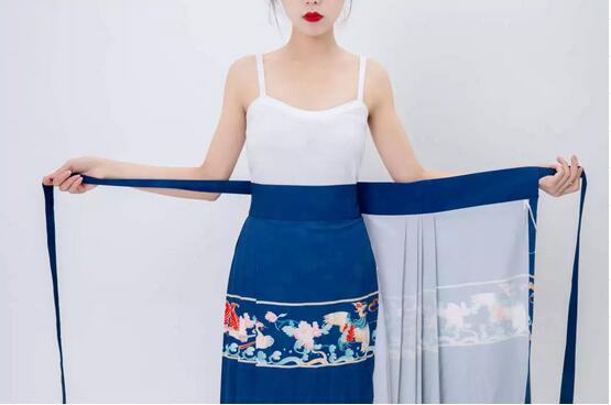 Dressing Course – How To Quickly Wear Chinese Hanfu: Ma Mian Skirt-6