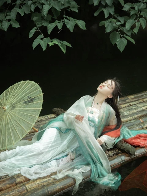 Exploring the Vibrant Palette of Ancient China: Hanfu Color Scheme-14