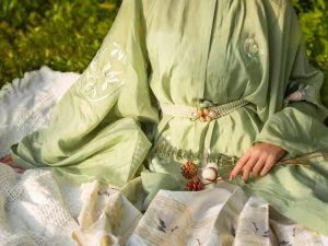 Wearing a Beautiful Chinese Clothing for Our Picnic!-24