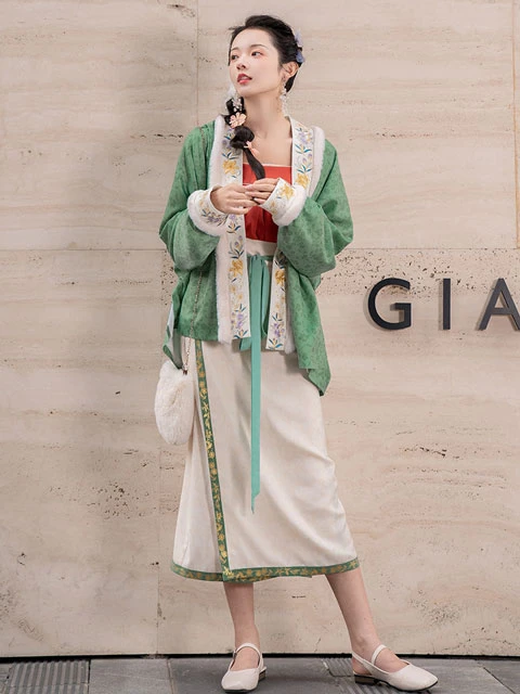 How to Make Red Hanfu Look Great in the New Year-16