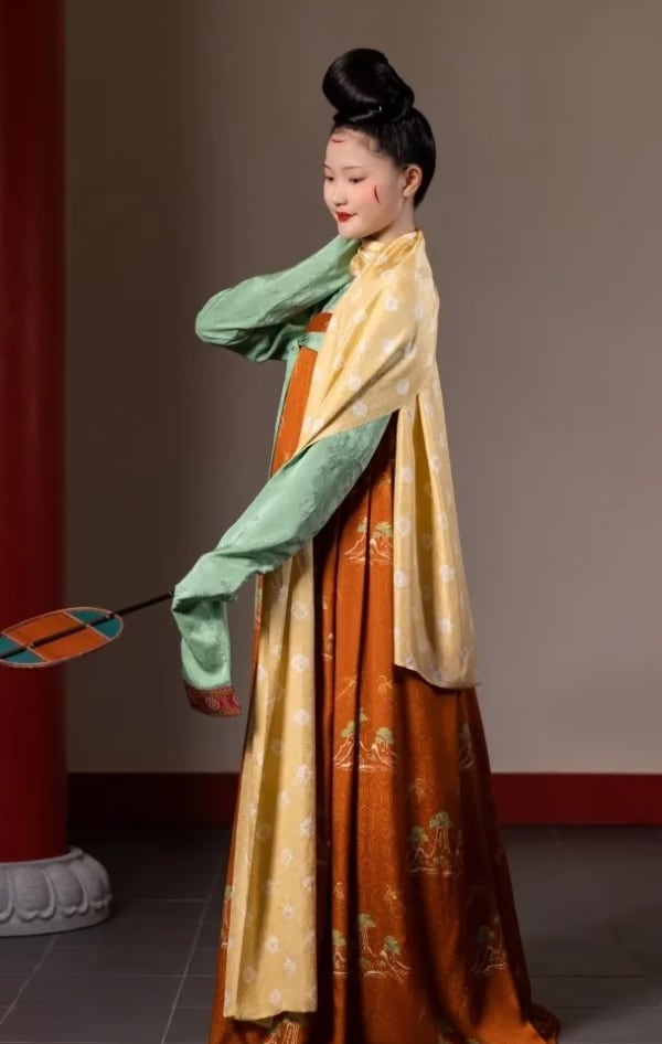 Early Tang Dynasty Women's Clothing Introduction-6