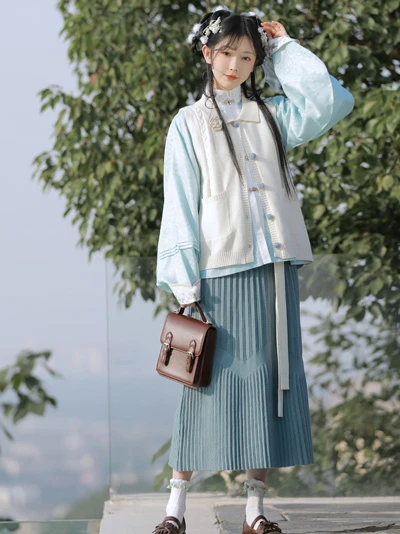 3 Main Styles of Daily Hanfu Costume-9