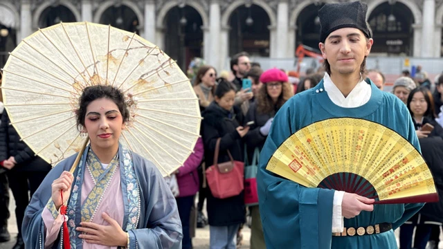 Traditional Hanfu Debuts at Venice Carnival-5