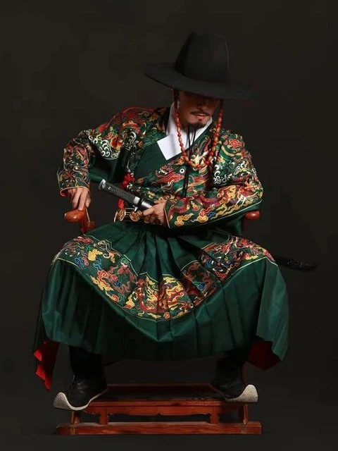 Men's Clothing China | How to Pick One Dazzling Hanfu for Men?-8