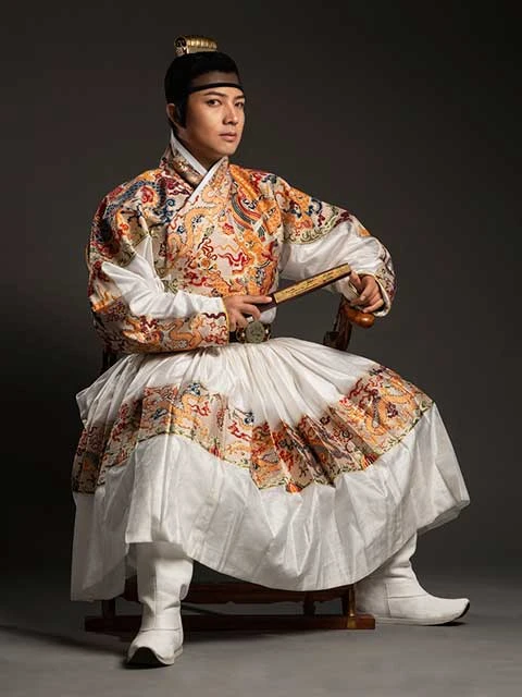 4 Styles & Tips for Male Traditional Chinese Clothing-6