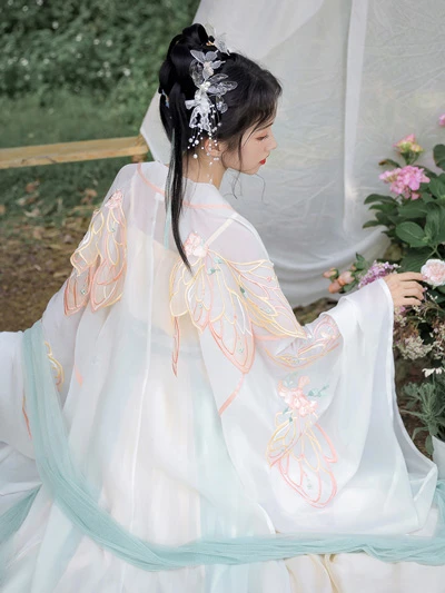 18 Latest Spring Chinese Outfits for Women 2022-29