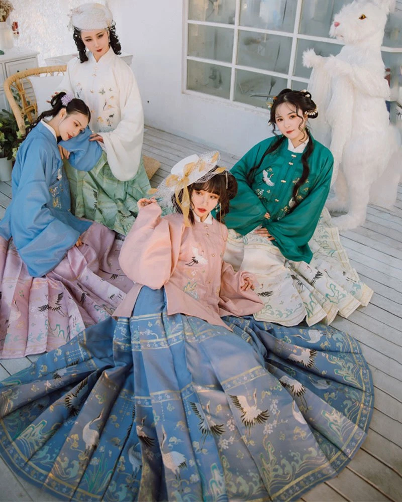 The Application of Annual Popular Color in Hanfu -- Classic Blue-16