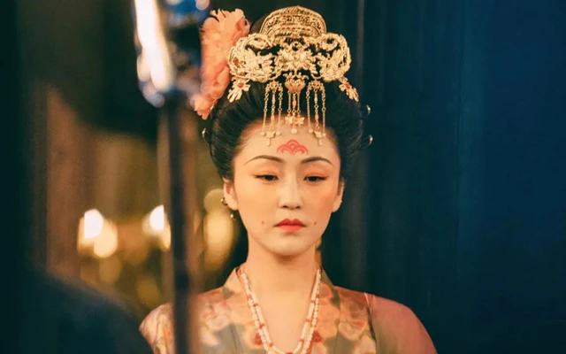 Exploring the Historical Context and Makeup Trends of Huadian in Cdramas-13