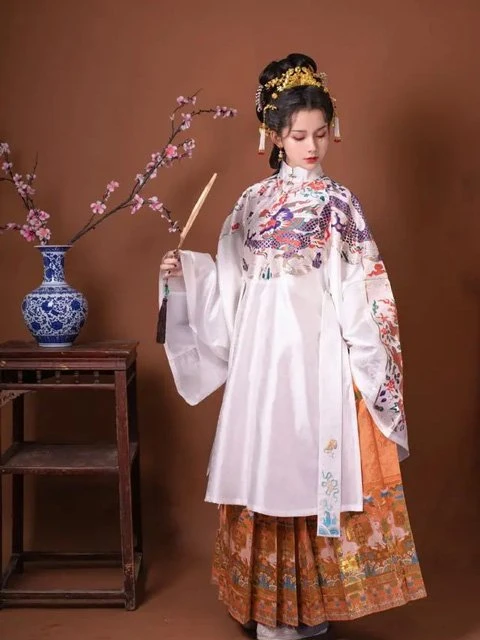 4 Sets of Hanfu Suits for Autumn - Elegant & Gorgeous-14