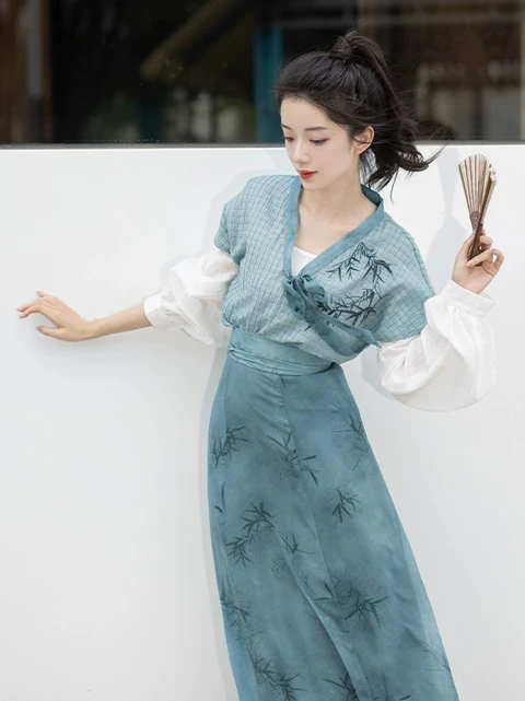 Embrace the Grace of Summer Hanfu Fabrics: The Perfect Blend of Tradition and Comfort-6