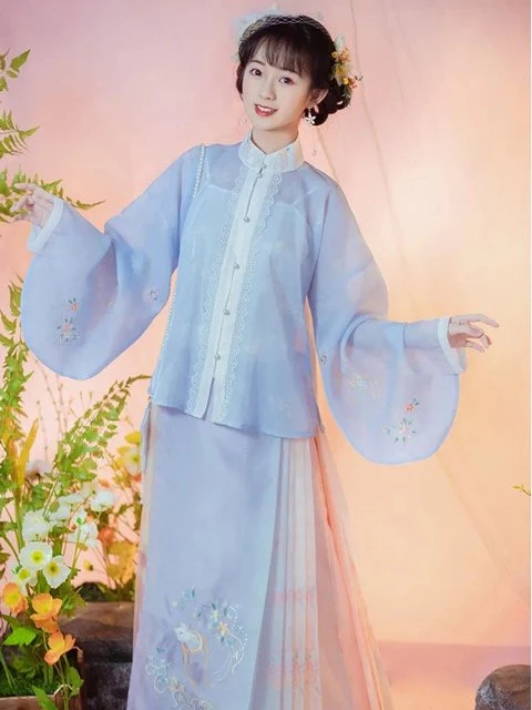 Unlock Many Ways to Wear a Beautiful Chinese Costume-8