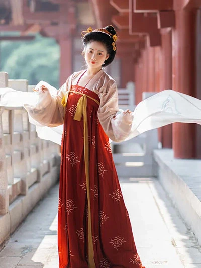 Exquisite Restored Hanfu from the Ancient Painting-16