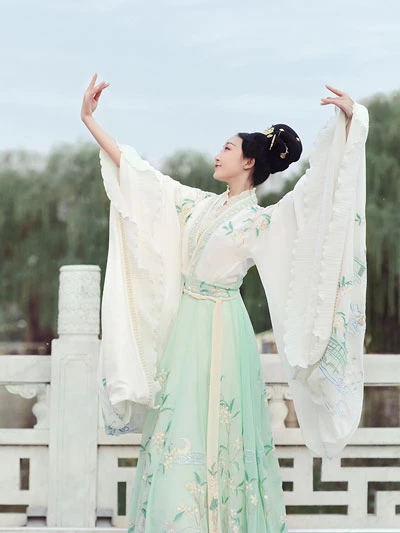 Flowers to Highlight Your Spring Hanfu Attire-30