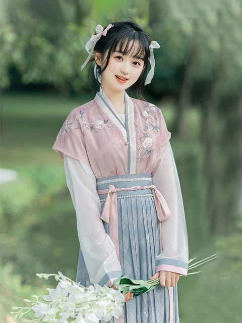 8 Different Styles of Tang Style Hanfu for Girls-4