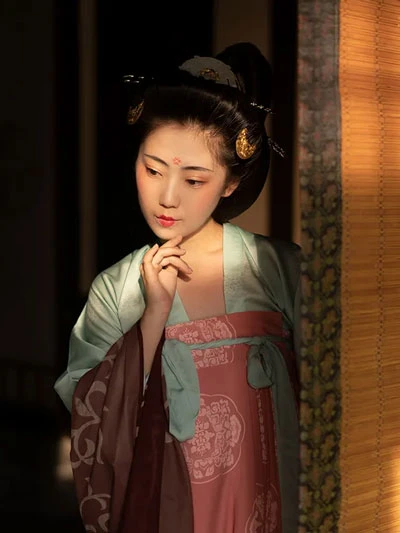 Exquisite Restored Hanfu from the Ancient Painting-15