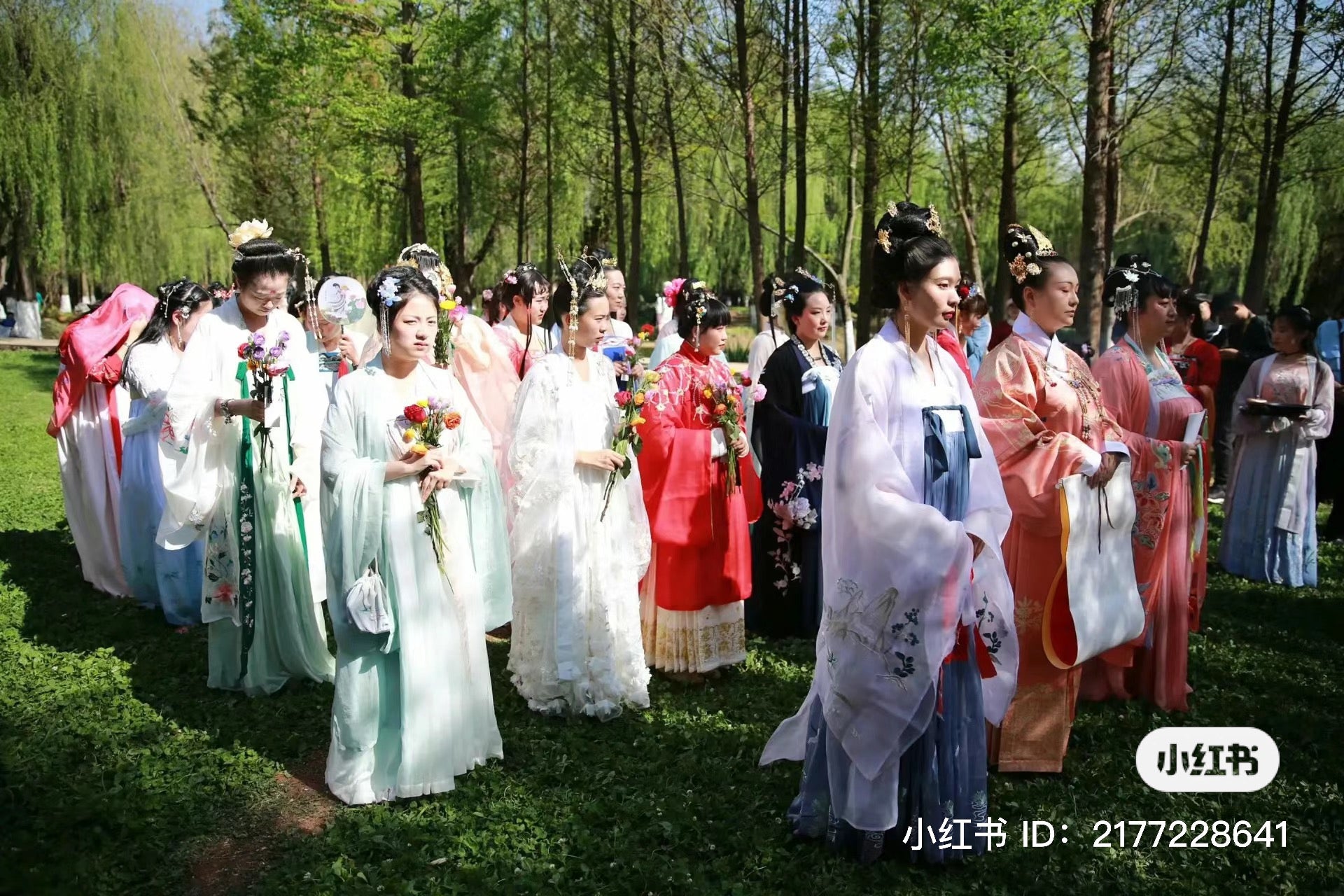 Why Some Chinese People Choose to Wear Hanfu: A Look at the Reasons Behind the Trend-2