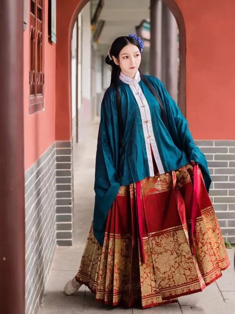 4 Sets of Hanfu Suits for Autumn - Elegant & Gorgeous-11