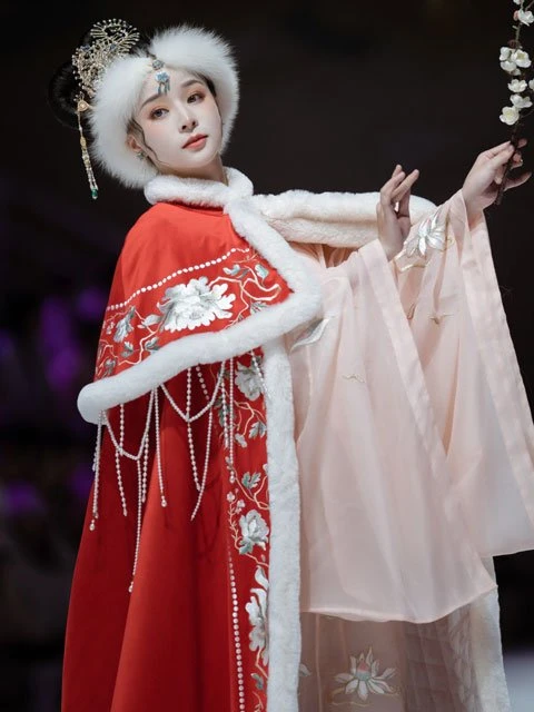 12 Latest Fashion Chinese Clothing Hanfu Styles in Runway-20