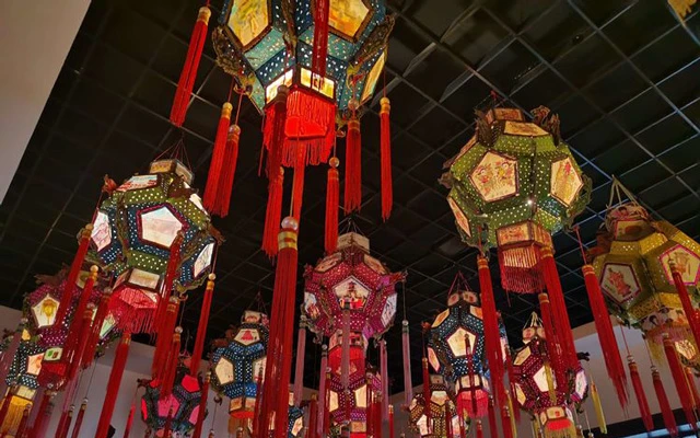 Exploring the History and Art of Chinese Lanterns-5