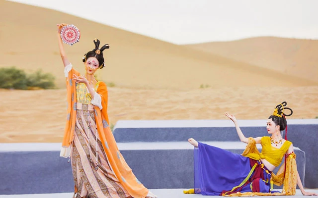 Dunhuang Style Costume Show in the Desert Grand Opening-11