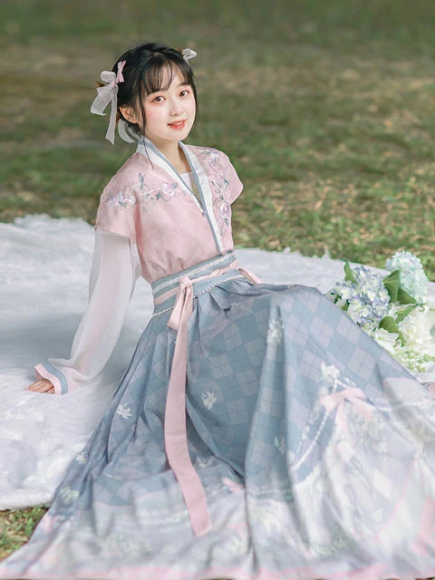 8 Different Styles of Tang Style Hanfu for Girls-2