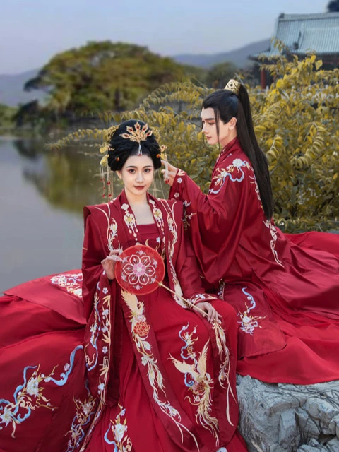 Unveiling the Rich History of Chinese Wedding Attire-12