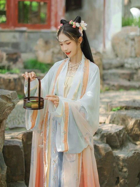 Ancient Chinese Fashion: Historical Prototype of Hanfu Style-22