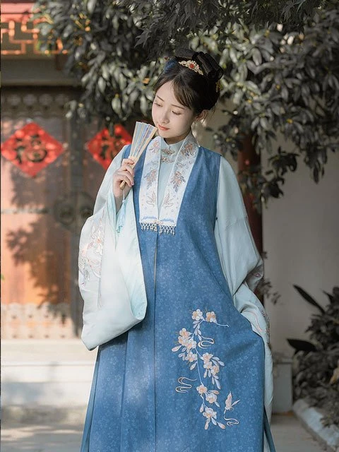 A Brief History of Chinese Outfit for Girl - Bijia (vest)-11