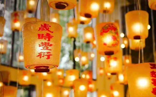 Exploring the History and Art of Chinese Lanterns-1