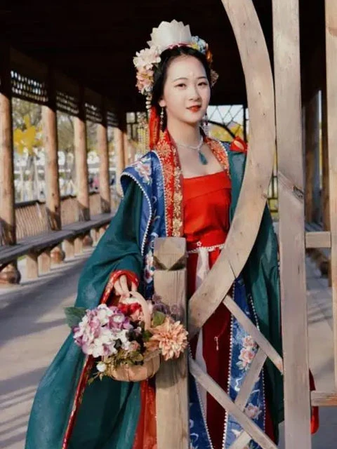 [Interview] What Is It Like to Become a Hanfu Designer-12