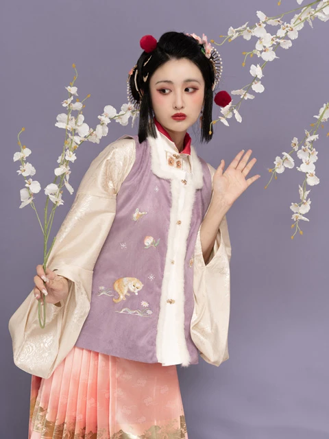 Winter Hanfu Outfit Ideas Without Looking Bulky-2