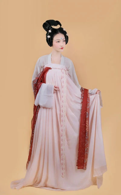 Exquisite Restored Hanfu from the Ancient Painting-7