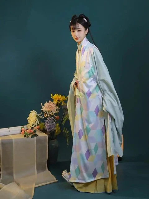 4 Sets of Hanfu Suits for Autumn - Elegant & Gorgeous-6