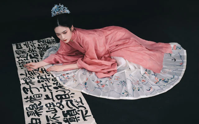 Chinese Long Skirt Fashion Through the Centuries - Hua Niao Qun-6