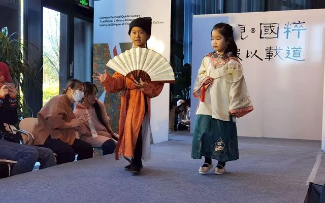 Hanfu Show: Guan · Guocui - Chinese Traditional Costumes-13