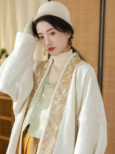 Get the Perfect Winter Hanfu Look with These Mixing and Matching Tips-7