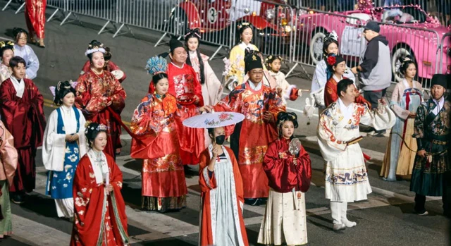 Chinese Hanfu in Hollywood Christmas Parade-7