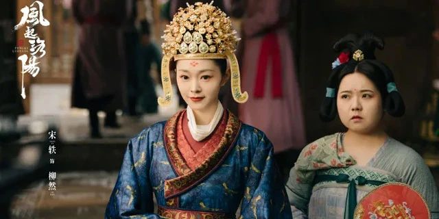 Song Yi Surprised Everyone Again! With Her Stunning Ancient Costume Look-5