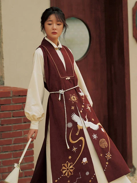 How to Make Red Hanfu Look Great in the New Year-4