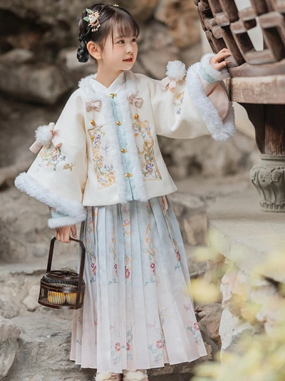 Hanfu Outfit Guide for the Lunar Year of the Rabbit-17