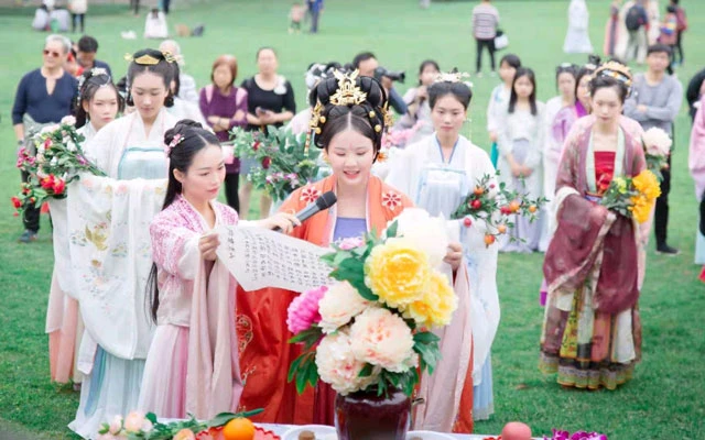 The Current Situation and Future of Hanfu Industry-3